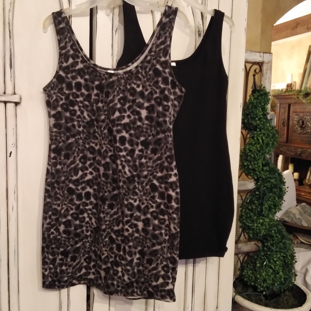 Two mini dresses - Picture 3 of 8